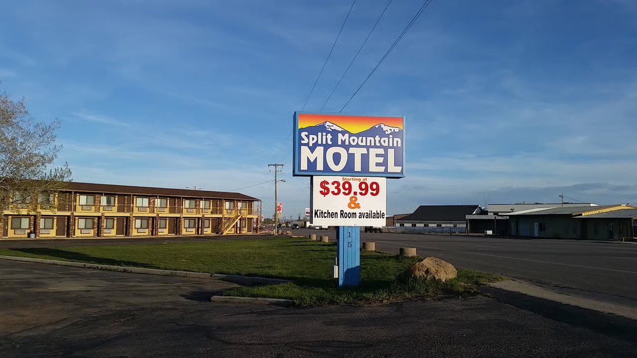 Lodging 13 Split Mountain Motel