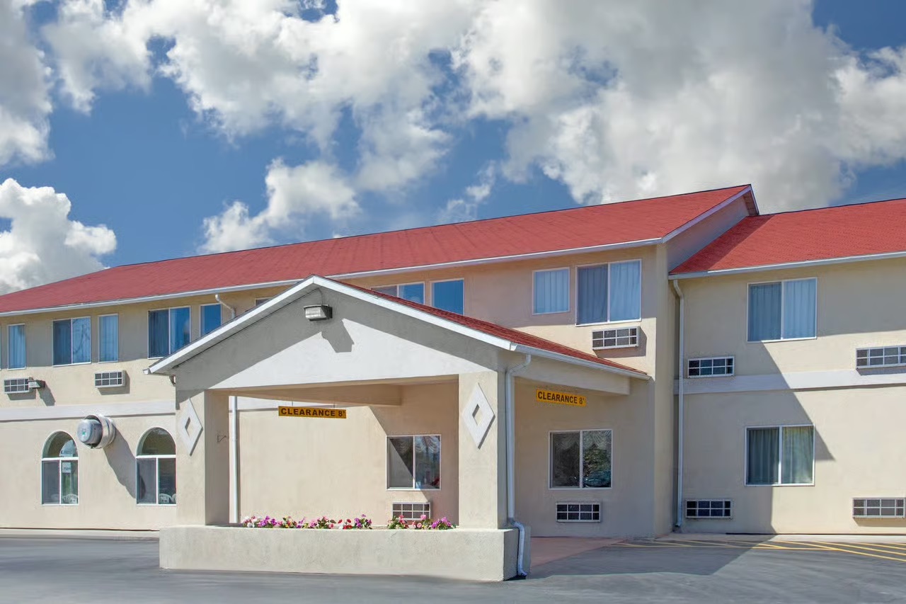 Lodging 9 Super 8